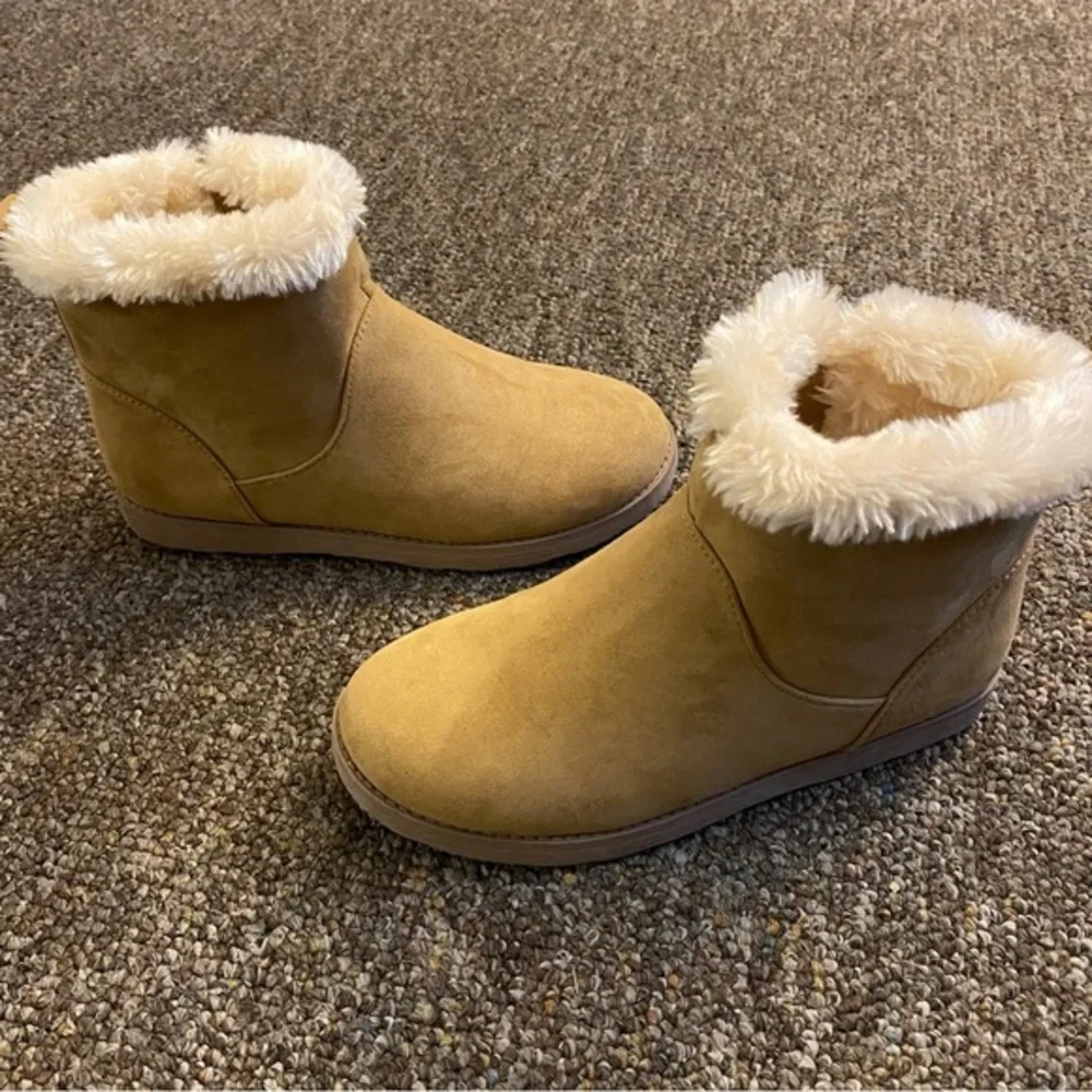 Cat And Jack‎ Boots Size 4 Girls  Zips On Each Side